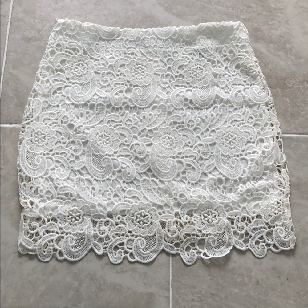 🌻 Breeze Saver | White Lace Mini Skirt NWT